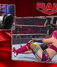 WWE_Monday_Night_Raw_2022_05_16_720p_HDTV_x264-NWCHD_mp4_007335771.jpg