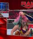 WWE_Monday_Night_Raw_2022_05_16_720p_HDTV_x264-NWCHD_mp4_007340175.jpg