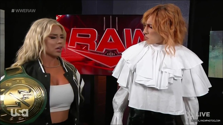 WWE_Monday_Night_Raw_2022_05_23_720p_HDTV_x264-NWCHD_mp4_002540073.jpg