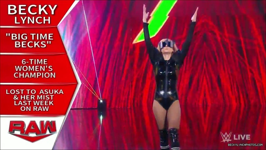 WWE_Monday_Night_Raw_2022_05_23_720p_HDTV_x264-NWCHD_mp4_007015716.jpg