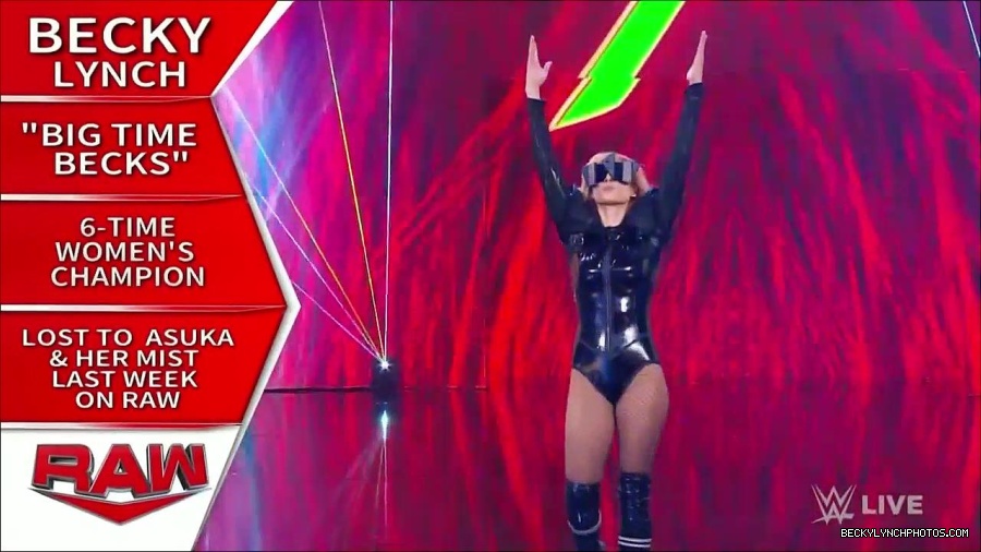 WWE_Monday_Night_Raw_2022_05_23_720p_HDTV_x264-NWCHD_mp4_007016116.jpg