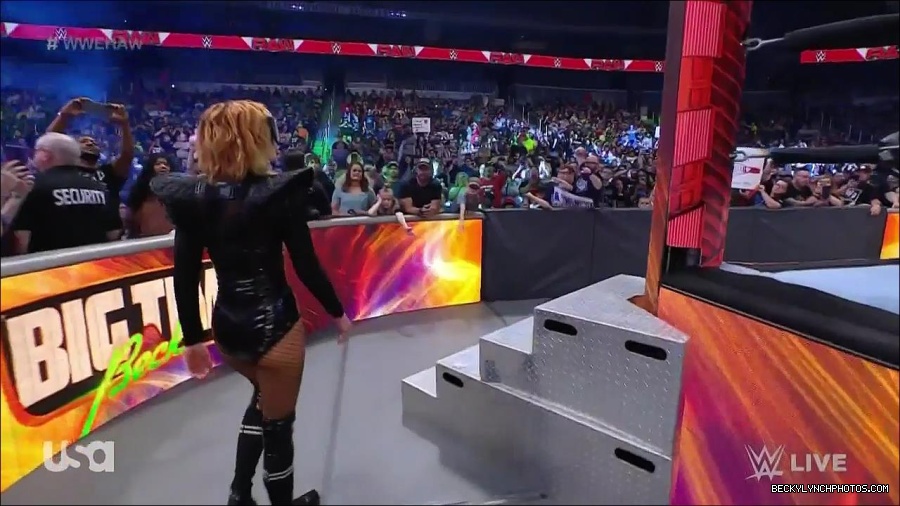 WWE_Monday_Night_Raw_2022_05_23_720p_HDTV_x264-NWCHD_mp4_007034534.jpg