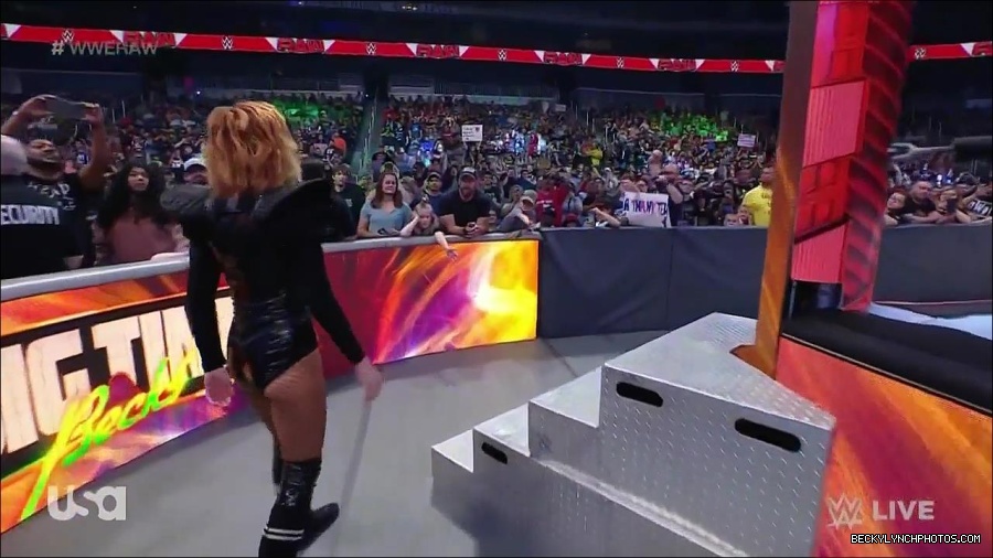 WWE_Monday_Night_Raw_2022_05_23_720p_HDTV_x264-NWCHD_mp4_007034935.jpg