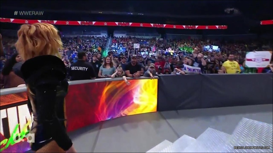 WWE_Monday_Night_Raw_2022_05_23_720p_HDTV_x264-NWCHD_mp4_007035736.jpg