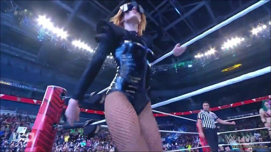 WWE_Monday_Night_Raw_2022_05_23_720p_HDTV_x264-NWCHD_mp4_007039339.jpg