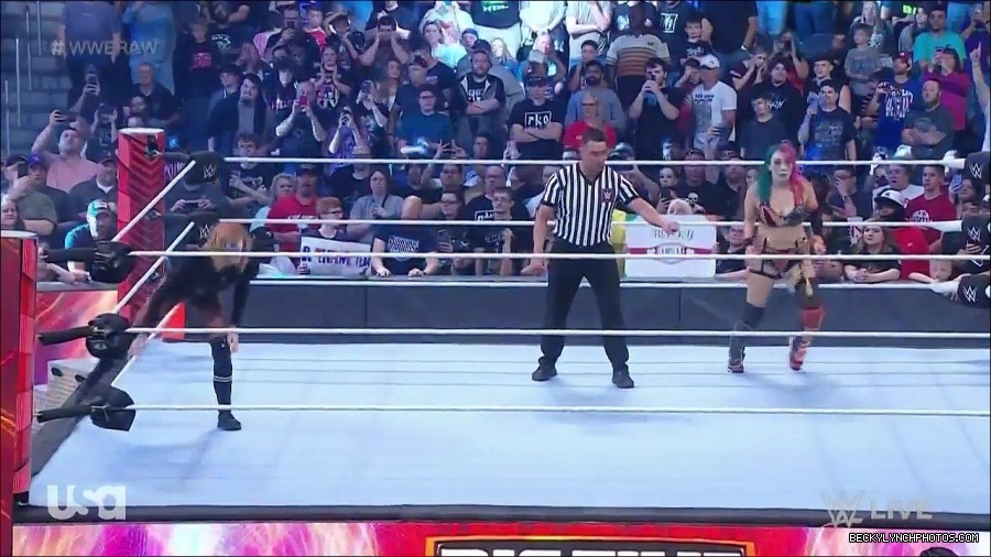 WWE_Monday_Night_Raw_2022_05_23_720p_HDTV_x264-NWCHD_mp4_007043343.jpg