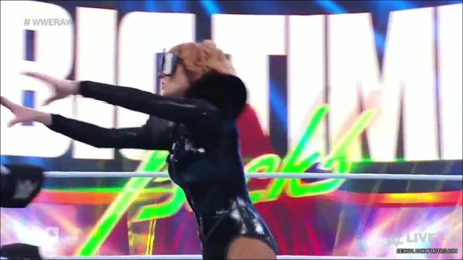 WWE_Monday_Night_Raw_2022_05_23_720p_HDTV_x264-NWCHD_mp4_007044544.jpg