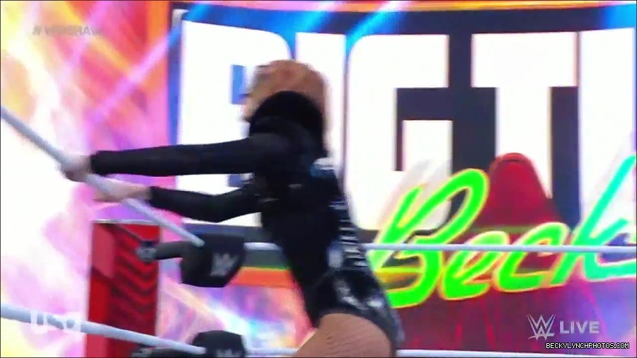 WWE_Monday_Night_Raw_2022_05_23_720p_HDTV_x264-NWCHD_mp4_007044945.jpg