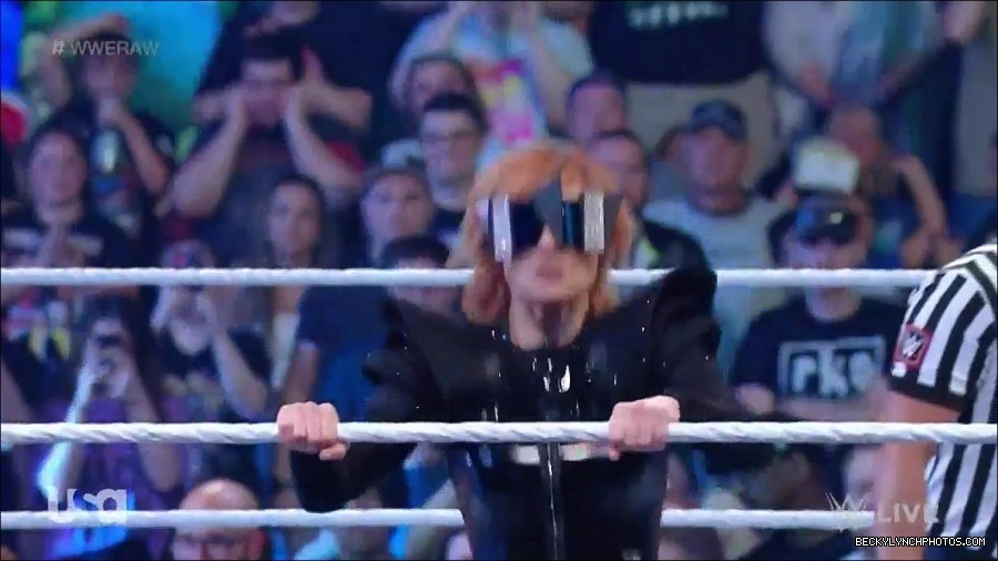 WWE_Monday_Night_Raw_2022_05_23_720p_HDTV_x264-NWCHD_mp4_007045345.jpg