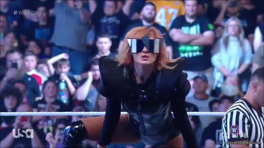 WWE_Monday_Night_Raw_2022_05_23_720p_HDTV_x264-NWCHD_mp4_007046947.jpg