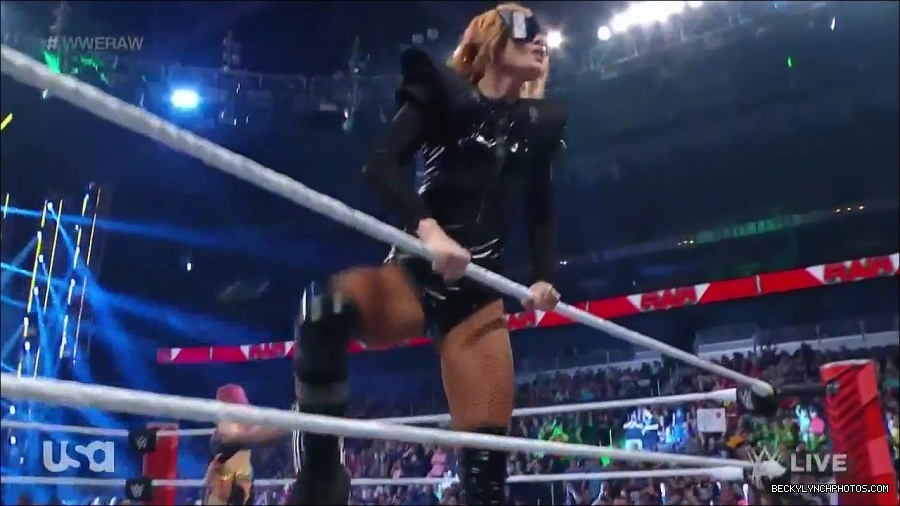 WWE_Monday_Night_Raw_2022_05_23_720p_HDTV_x264-NWCHD_mp4_007054154.jpg