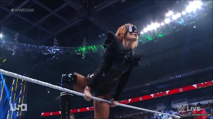 WWE_Monday_Night_Raw_2022_05_23_720p_HDTV_x264-NWCHD_mp4_007054955.jpg