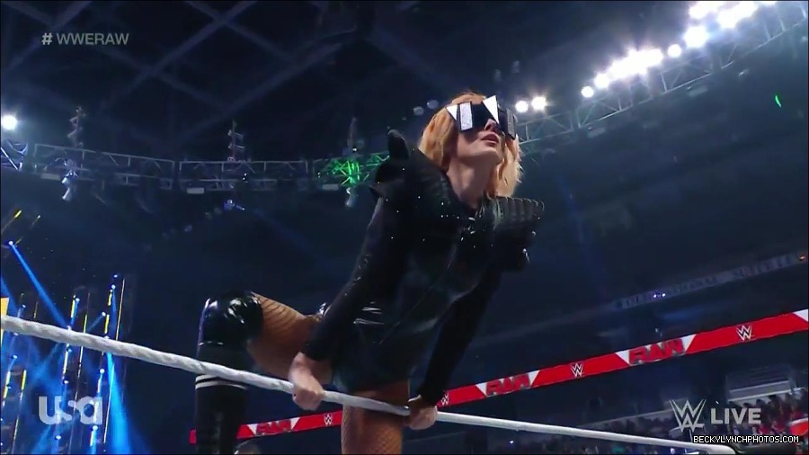 WWE_Monday_Night_Raw_2022_05_23_720p_HDTV_x264-NWCHD_mp4_007055756.jpg