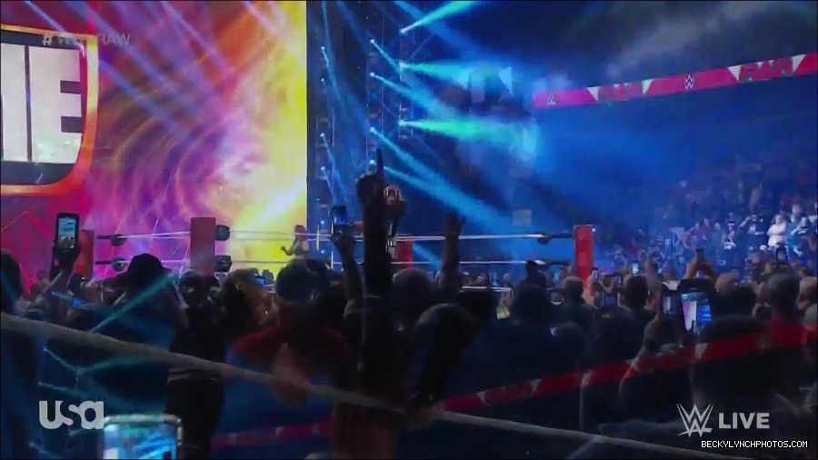 WWE_Monday_Night_Raw_2022_05_23_720p_HDTV_x264-NWCHD_mp4_007056556.jpg