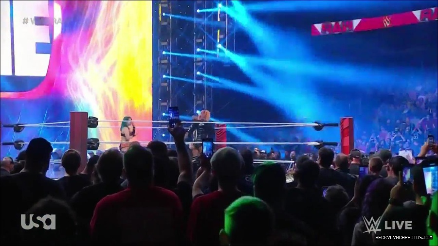WWE_Monday_Night_Raw_2022_05_23_720p_HDTV_x264-NWCHD_mp4_007059359.jpg