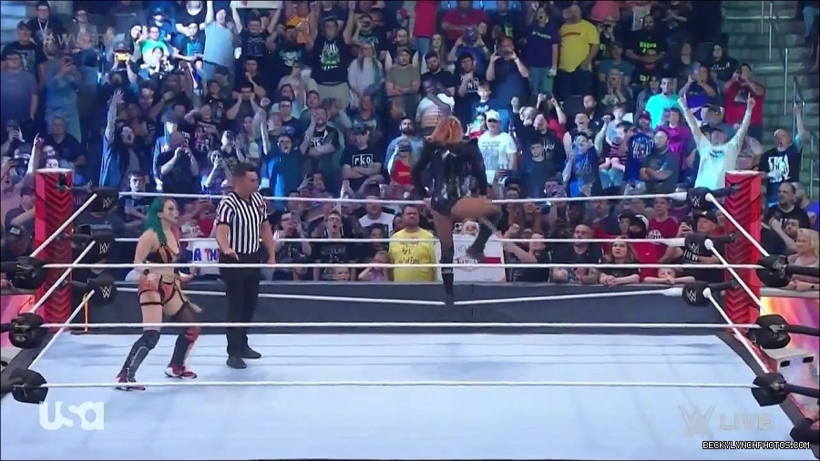 WWE_Monday_Night_Raw_2022_05_23_720p_HDTV_x264-NWCHD_mp4_007061361.jpg