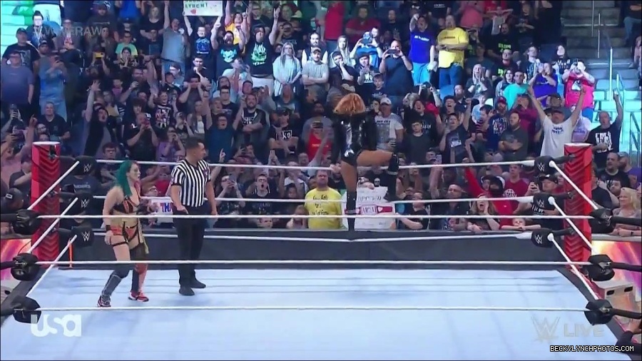 WWE_Monday_Night_Raw_2022_05_23_720p_HDTV_x264-NWCHD_mp4_007061762.jpg