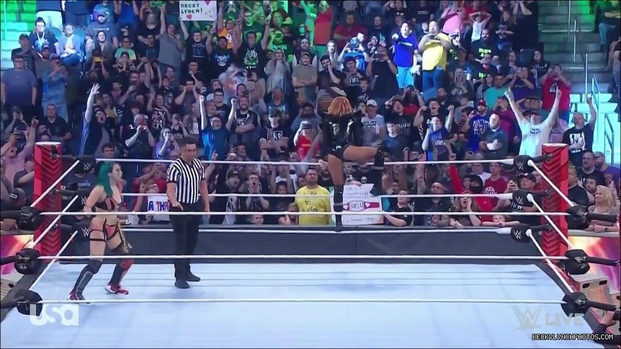 WWE_Monday_Night_Raw_2022_05_23_720p_HDTV_x264-NWCHD_mp4_007062162.jpg