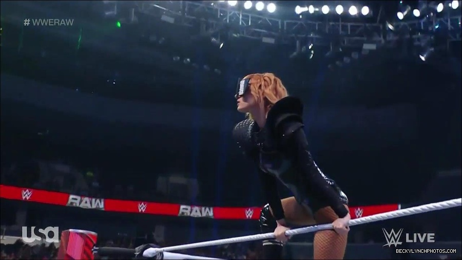WWE_Monday_Night_Raw_2022_05_23_720p_HDTV_x264-NWCHD_mp4_007063363.jpg