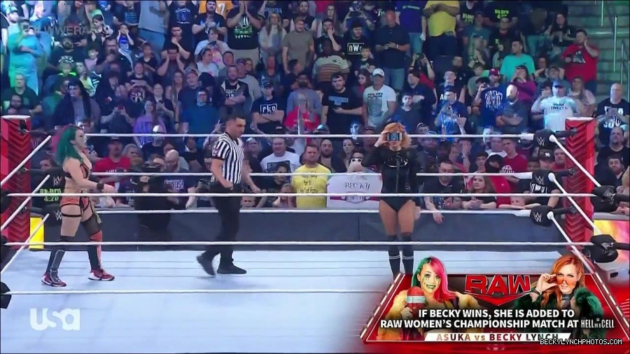 WWE_Monday_Night_Raw_2022_05_23_720p_HDTV_x264-NWCHD_mp4_007067367.jpg