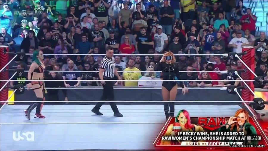 WWE_Monday_Night_Raw_2022_05_23_720p_HDTV_x264-NWCHD_mp4_007067768.jpg