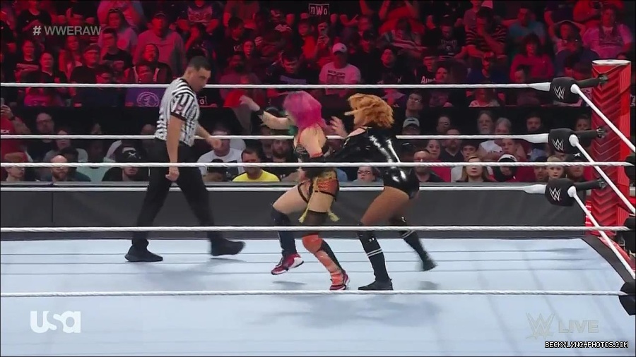 WWE_Monday_Night_Raw_2022_05_23_720p_HDTV_x264-NWCHD_mp4_007087788.jpg