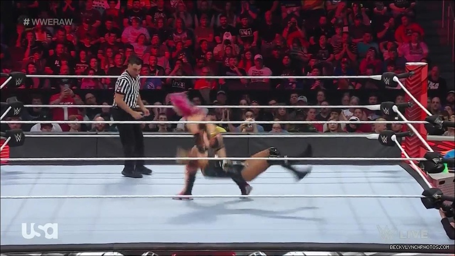 WWE_Monday_Night_Raw_2022_05_23_720p_HDTV_x264-NWCHD_mp4_007103003.jpg