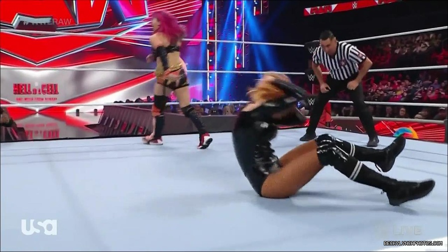 WWE_Monday_Night_Raw_2022_05_23_720p_HDTV_x264-NWCHD_mp4_007103804.jpg