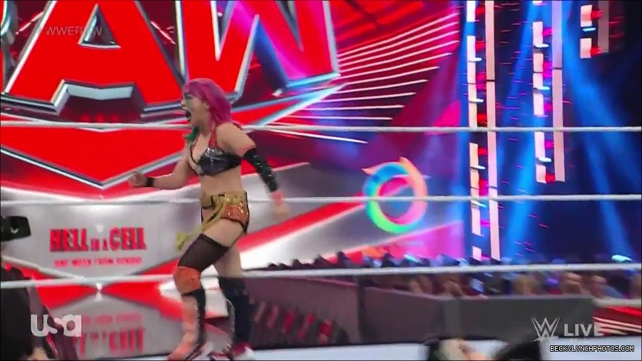 WWE_Monday_Night_Raw_2022_05_23_720p_HDTV_x264-NWCHD_mp4_007104604.jpg