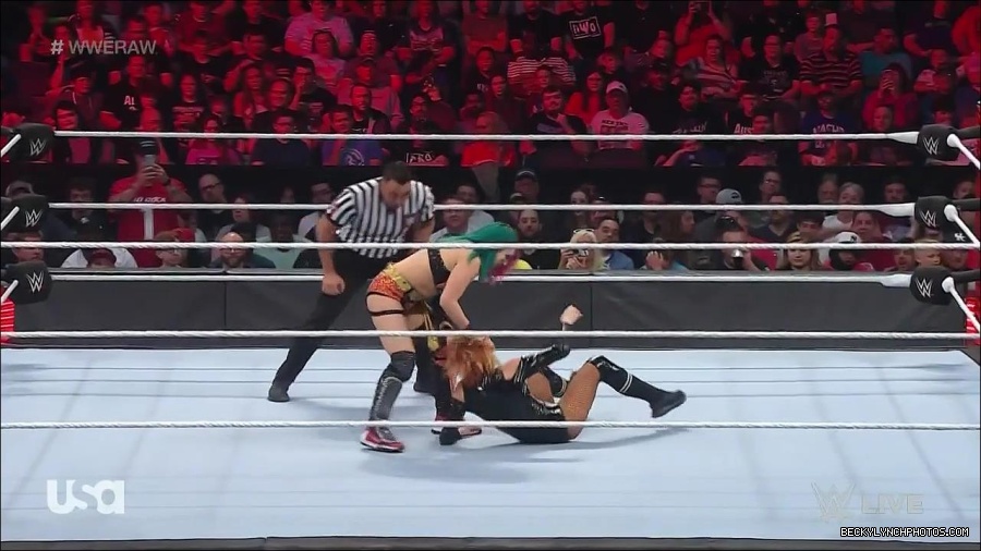 WWE_Monday_Night_Raw_2022_05_23_720p_HDTV_x264-NWCHD_mp4_007110210.jpg