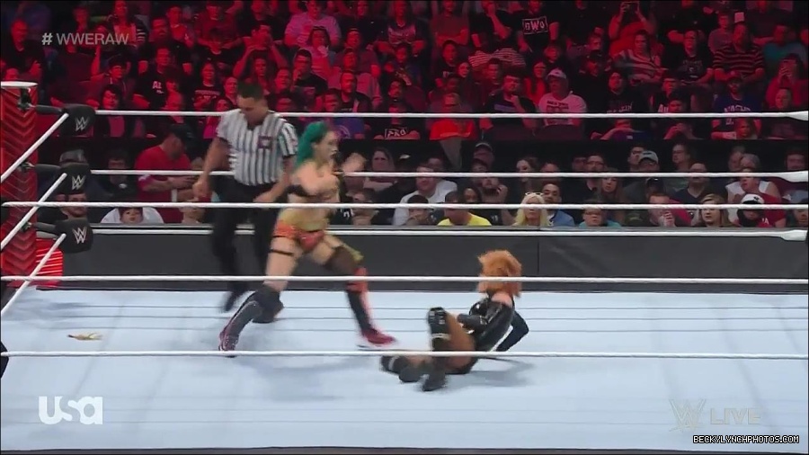 WWE_Monday_Night_Raw_2022_05_23_720p_HDTV_x264-NWCHD_mp4_007113814.jpg