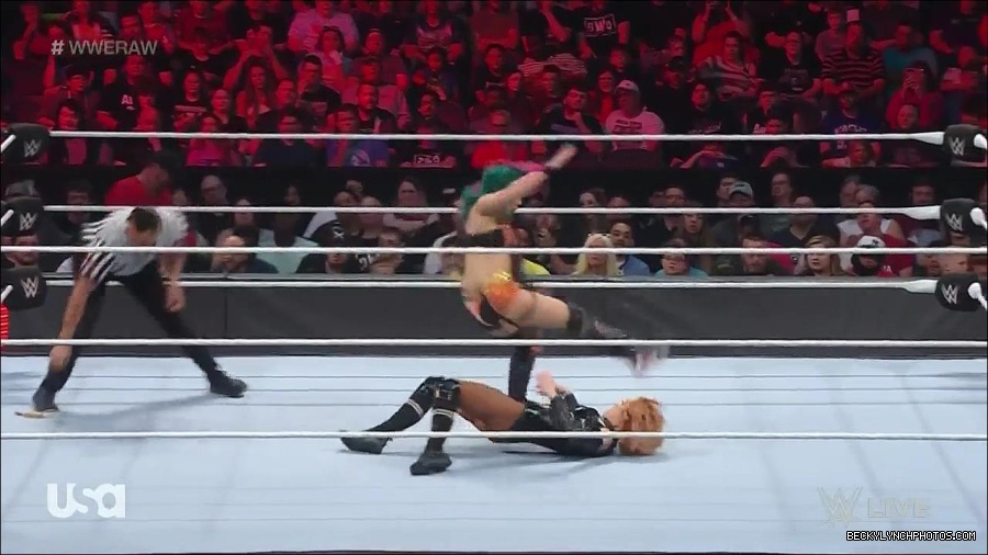 WWE_Monday_Night_Raw_2022_05_23_720p_HDTV_x264-NWCHD_mp4_007114214.jpg
