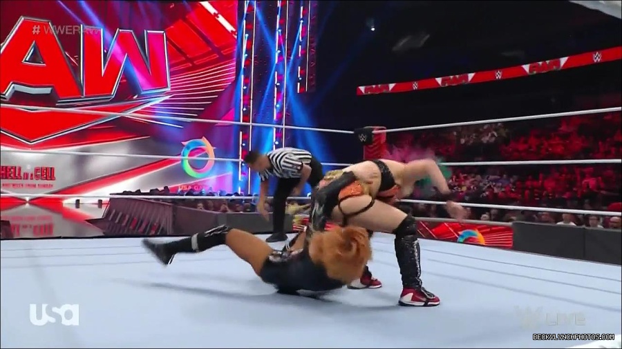 WWE_Monday_Night_Raw_2022_05_23_720p_HDTV_x264-NWCHD_mp4_007114614.jpg