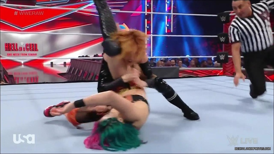WWE_Monday_Night_Raw_2022_05_23_720p_HDTV_x264-NWCHD_mp4_007116216.jpg