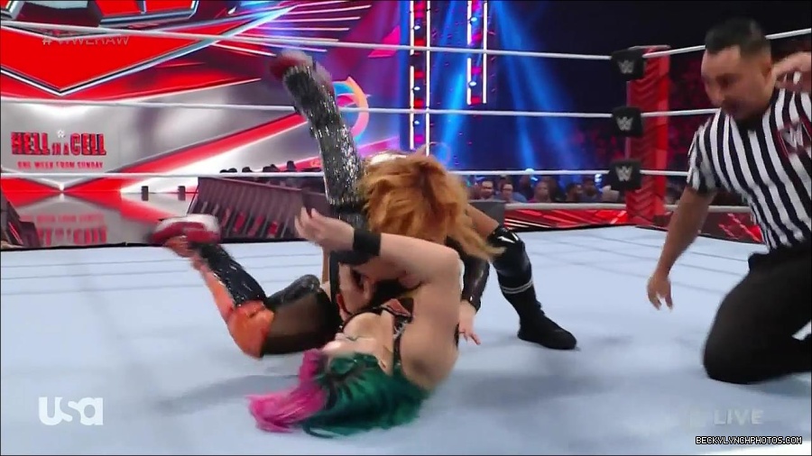 WWE_Monday_Night_Raw_2022_05_23_720p_HDTV_x264-NWCHD_mp4_007116616.jpg
