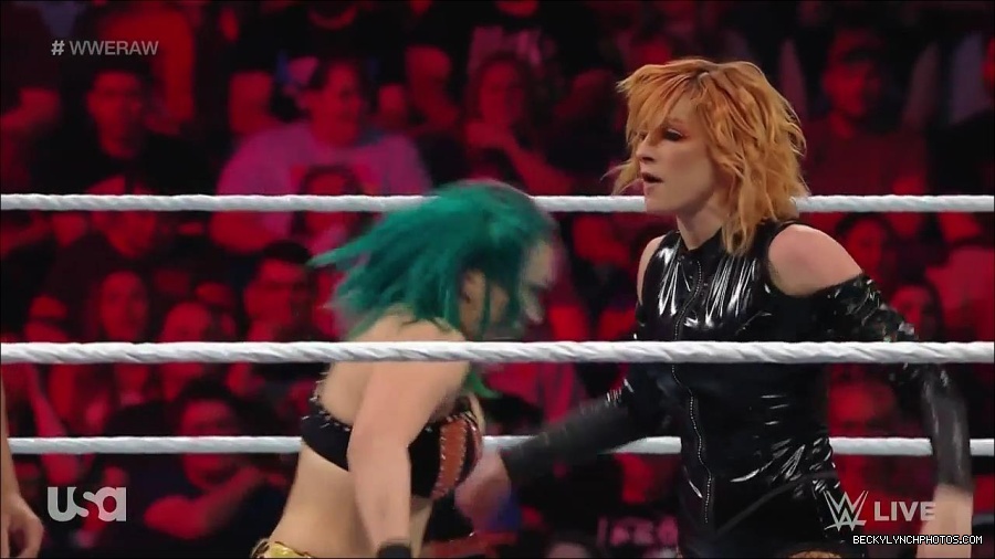 WWE_Monday_Night_Raw_2022_05_23_720p_HDTV_x264-NWCHD_mp4_007128628.jpg