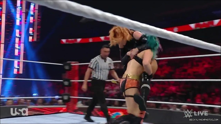 WWE_Monday_Night_Raw_2022_05_23_720p_HDTV_x264-NWCHD_mp4_007129830.jpg