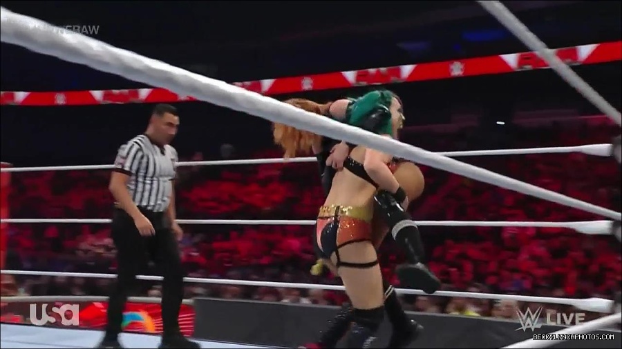 WWE_Monday_Night_Raw_2022_05_23_720p_HDTV_x264-NWCHD_mp4_007130230.jpg