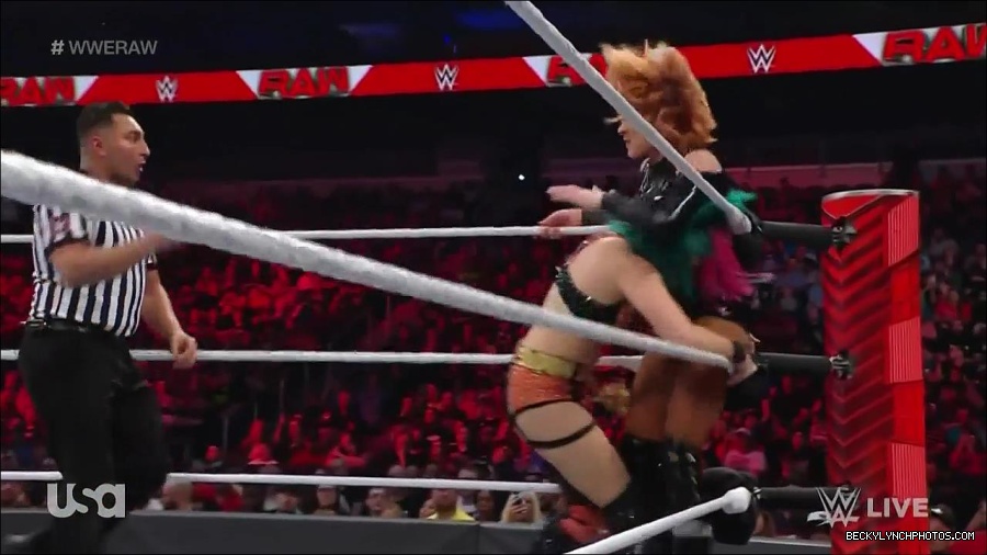 WWE_Monday_Night_Raw_2022_05_23_720p_HDTV_x264-NWCHD_mp4_007131031.jpg
