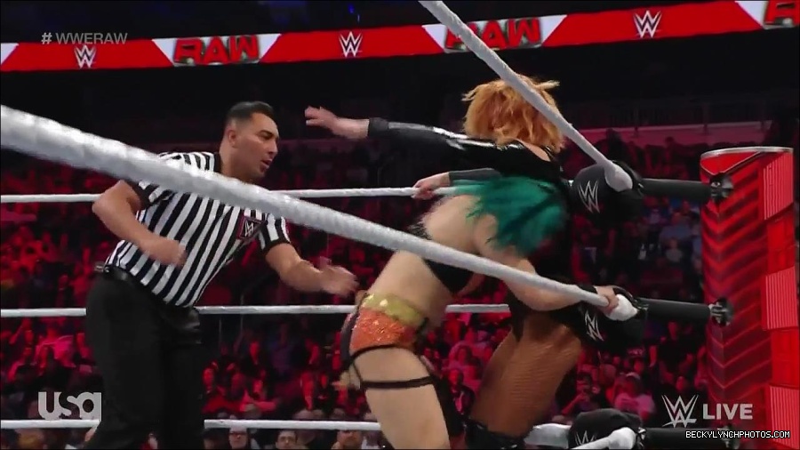 WWE_Monday_Night_Raw_2022_05_23_720p_HDTV_x264-NWCHD_mp4_007131832.jpg