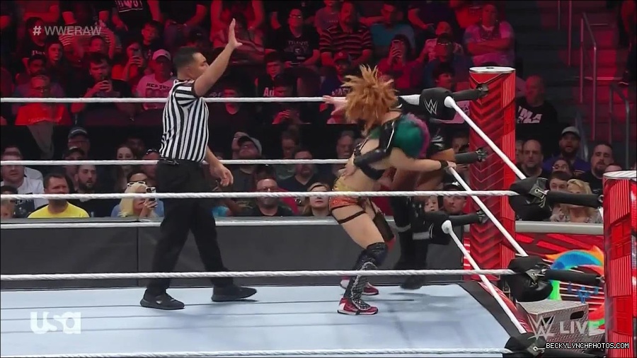 WWE_Monday_Night_Raw_2022_05_23_720p_HDTV_x264-NWCHD_mp4_007132632.jpg
