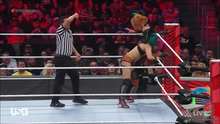 WWE_Monday_Night_Raw_2022_05_23_720p_HDTV_x264-NWCHD_mp4_007133033.jpg