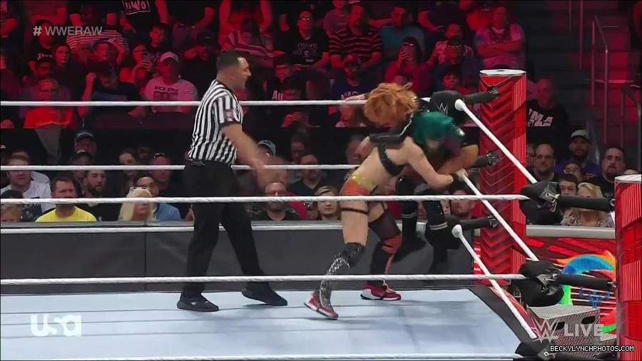 WWE_Monday_Night_Raw_2022_05_23_720p_HDTV_x264-NWCHD_mp4_007134234.jpg
