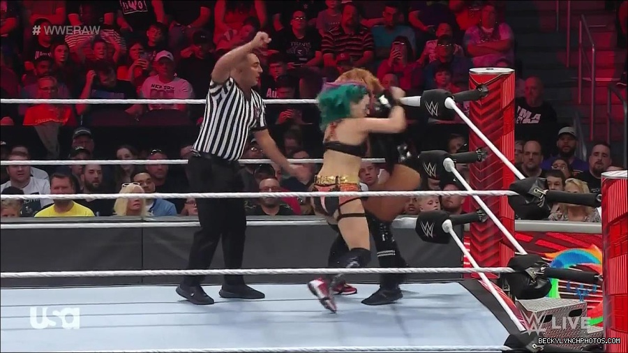 WWE_Monday_Night_Raw_2022_05_23_720p_HDTV_x264-NWCHD_mp4_007135035.jpg