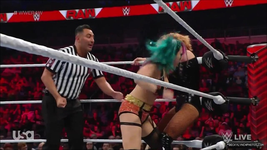 WWE_Monday_Night_Raw_2022_05_23_720p_HDTV_x264-NWCHD_mp4_007135435.jpg