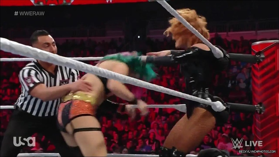 WWE_Monday_Night_Raw_2022_05_23_720p_HDTV_x264-NWCHD_mp4_007137838.jpg