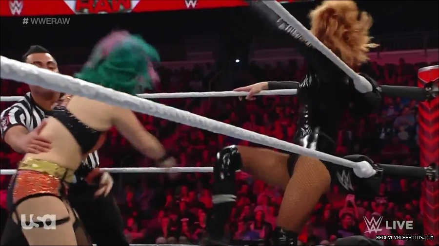 WWE_Monday_Night_Raw_2022_05_23_720p_HDTV_x264-NWCHD_mp4_007138238.jpg