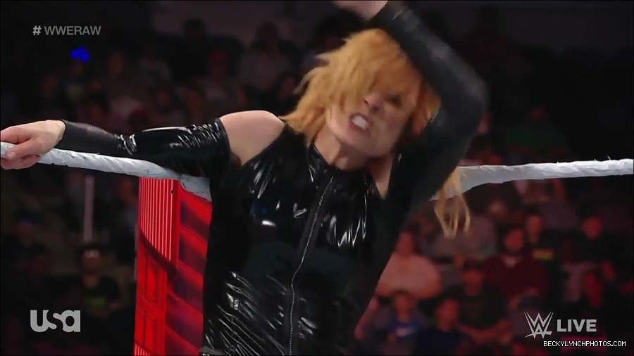 WWE_Monday_Night_Raw_2022_05_23_720p_HDTV_x264-NWCHD_mp4_007143443.jpg