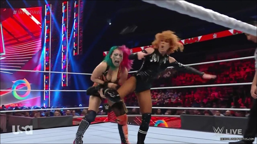 WWE_Monday_Night_Raw_2022_05_23_720p_HDTV_x264-NWCHD_mp4_007147848.jpg