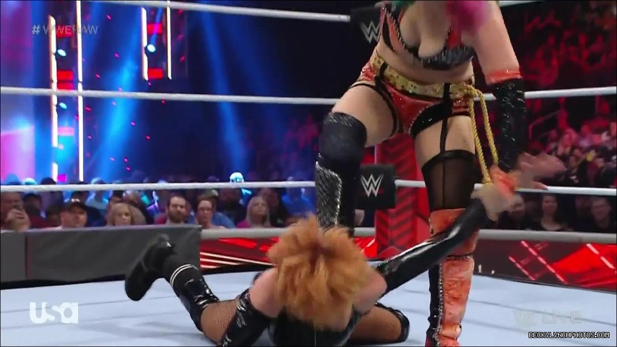WWE_Monday_Night_Raw_2022_05_23_720p_HDTV_x264-NWCHD_mp4_007152252.jpg